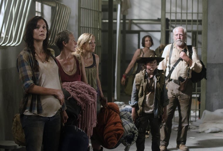 Lori, Carol, Beth, Carl, Hershel et Maggie dans la prison 