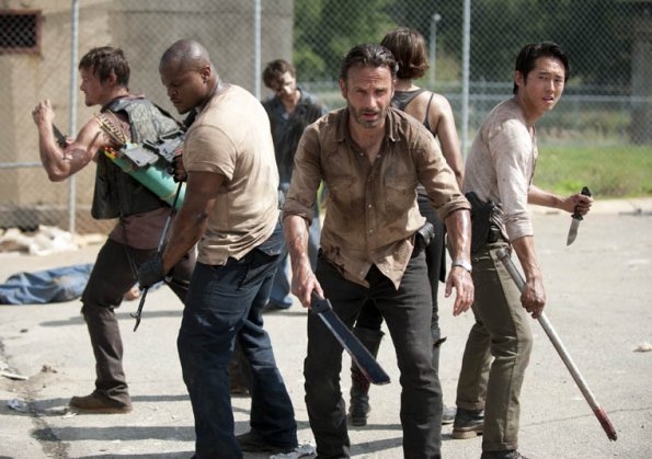 Rick, T-Dog, Daryl, Glenn et Maggie prêts à se battre 