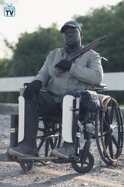 Wendell (Daryl Mitchell) avec un fusil 